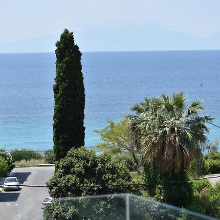 Sea View Luxury Apartment In Nea Kallikratia. Nea Kallikrateia ภายนอก รูปภาพ
